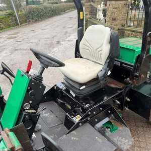 Tondeuse à gazon 2250 PLUS 4WD à démarrage électrique, 45 CV, avec moteur et pompe - Product Image 1