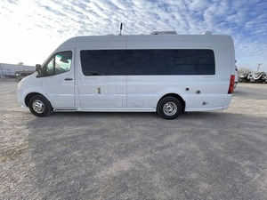 Autocaravana Usada A-i-r-s-t-r-e-a-ms Interstate 24 GT 4x4 Clase B - Remolque Camper Diésel en Venta para Camping y Viajes - Product Image 5