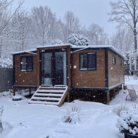Maisons modulaires professionnelles modernes anti-charge de neige avec panneaux épais en PU préfabriqués pour les maisons modulaires en Islande en montagne