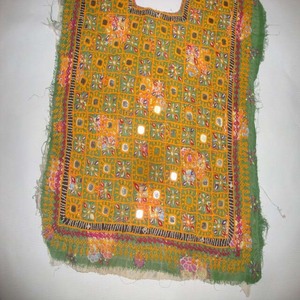 Chemisier Bohème Fait Main en Coton pour Femme, Manches Courtes, Broderie Géométrique, Travail Miroir, Vert Jaune, Col Carré, Respirant - Product Image 3