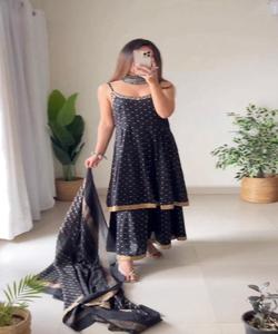 Adopte la ropa de oficina étnica moderna con rayón elegante con detalles estampados y con volantes adecuados para la ropa de trabajo diaria. Ropa, - Product Image 3