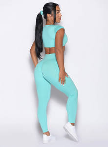 Dernier modèle de leggings de yoga à taille élastique avec poches latérales Leggings taille haute avec scrunch pour les fesses Leggings de sport et d'entraînement - Product Image 5