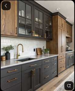 Cuisine modulaire grise classique de luxe avec dosseret en marbre, poignées dorées, armoires haut de gamme et design intérieur élégant pour un style moderne - Product Image 2