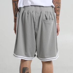 Short de basket-ball athlétique personnalisé pour hommes maille respirante style Streetwear avec panneaux latéraux et poches fournisseur OEM de vêtements de sport - Product Image 2