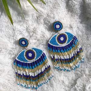 Boucles d'oreilles élégantes en coton brodé à la main avec des perles de verre, style fleur, forme de haute qualité, design léger pour les bohèmes - Product Image 2