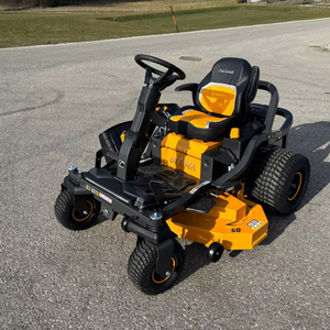 Tracteur de pelouse industriel Cub Cadet Z3 127 S à moteur monocylindre 4 temps avec bac à herbe de 100 L - Product Image 1