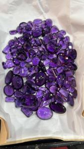 พลอยอเมทิสต์ทรงหัวใจตัดหลวมสไตล์แอฟริกันจากธรรมชาติขนาดฟรีไซส์ - Product Image 4