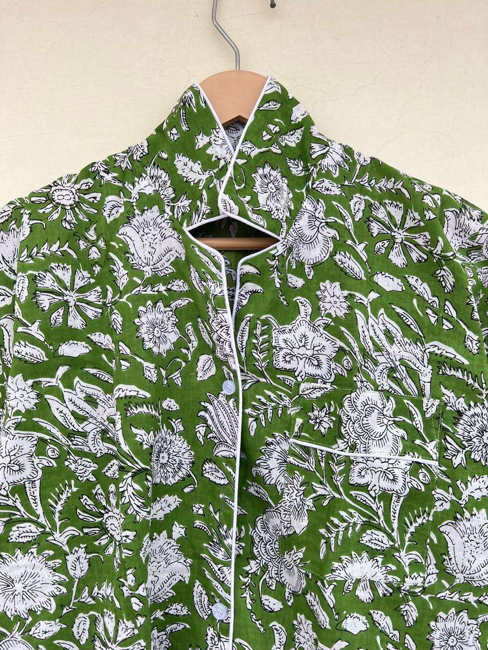 สีเขียว