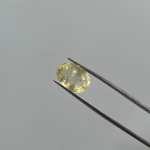 Pierre précieuse de taille ovale en saphir jaune de ceylan 100% naturel de 5.67 carat