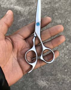 Vente en gros de ciseaux de coiffeur en acier inoxydable de qualité industrielle, ciseaux de beauté à bord lisse pour le cisaillement des poils du nez, personnalisables OEM - Product Image 3