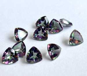 Topaze Mystique Naturelle 8mm Trillion Facettes Bonne Qualité-Topaze Mystique Top Trillion Facettes - Product Image 4