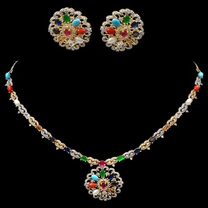 Ensemble de colliers de créateurs multicolores avec finition argentée Bijoux en zircon royal pour les mariages et les fêtes Cadeau - Product Image 1