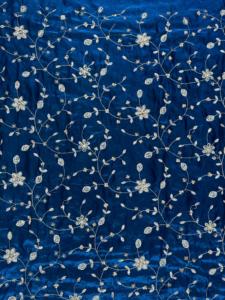 Tela bordada de seda Premium 100% con piedra y trabajo floral de cuentas disponible en varios colores para trajes Sarees Lehengas - Product Image 4