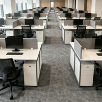 Poste de travail de bureau moderne pour 4 personnes, table de bureau modulaire avec écran de séparation