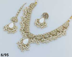 Nuevo diseño elegante chapado en oro tradicional Motipearl & Kundan tachonado gargantilla collar pendiente Mangtika conjunto y conjunto de joyas mujeres - Product Image 4