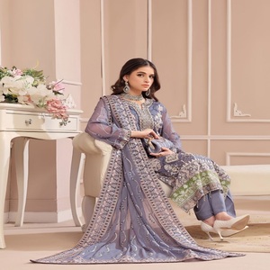 Robe panjabi pakistanaise brodée en mousseline de soie pour femme Costume trois pièces Salwar Kameez conçu par Motis Fashion Vol ANCHAL - Product Image 6