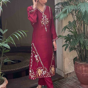 Beau travail de broderie élégant sur la longue robe Kurta et pantalon Design indien/pakistanais pour la fête - Product Image 1