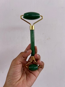 Rouleau de massage facial en jade vert naturel Reiki, sculpté, pour le corps, le visage, le cou, les yeux, et la guérison (Feng Shui) - Product Image 4