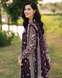 Presentando el nuevo diseñador Party Wear Look Top-Plazzo y Dupatta con trabajo de bordado pesado - Product Image 2