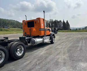 Camión Semirremolque Western Star 49X con Opción Equipada de Cabina Dormitorio - Cabina Dormitorio Plana de 36 Pulgadas, Detroit, Transmisión Manual de 18 Velocidades en Venta - Product Image 3