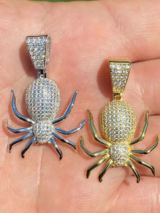 Colgantes Personalizados de Plata de Ley 925 con Baño de Rodio, Diseño Minimalista de Araña Tarántula con Moissanita Helada - Product Image 2