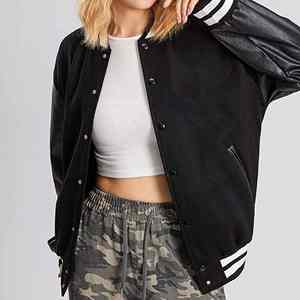 Chaqueta Varsity Clásica Corta para Mujer, Exterior de Algodón que Ofrece Comodidad Superior, Corte Robusto, Estilo Atlético Contemporáneo - Product Image 2