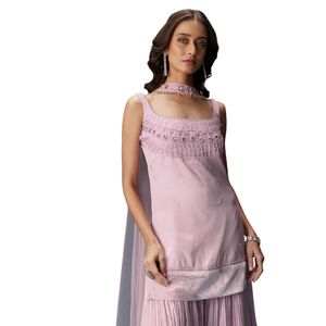 Costume Sharara lilas avec tour de cou et design froncé pour les femmes élégantes tenue de fête traditionnelle indienne - Product Image 2