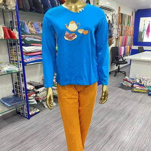 Conjunto de pijama con estampado floral de satén de 2 piezas para mujer, rayón y Jersey, cierre de cintura elástica, ropa de hogar inspirada en el diseñador para dormir en el otoño - Product Image 1