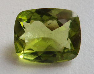 100% auténtico peridoto verde excelente cojín pulido corte forma suelta calibrado tamaño piedras preciosas para ajuste de joyería uso a granel OEM - Product Image 2