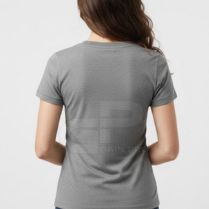 Camiseta Super Mamá para el Día de la Madre con mensaje impreso en letras grandes y estilo casual de ropa urbana - Product Image 3