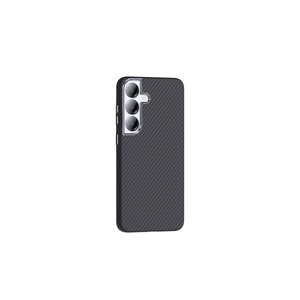 Édition Titane Désertique - Coque en Silicone Compatible M-Safe à Texture Fibre de Carbone Premium pour Samsung Galaxy S25 Plus - Product Image 3