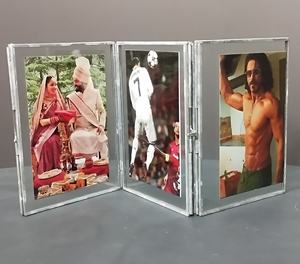 Cadre photo 3 en 1, cadre photo de table, design de livre, pliable, en métal, fer et verre avec finition grise - Product Image 1