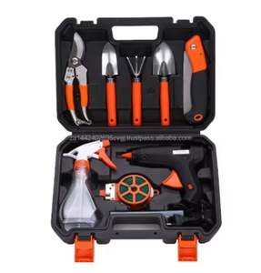 Ensemble de 10 outils de travail robustes ergonomiques : Râteau, bêche, pulvérisateur, pioche, faucille, étui rigide – Idéal pour offrir - Product Image 1