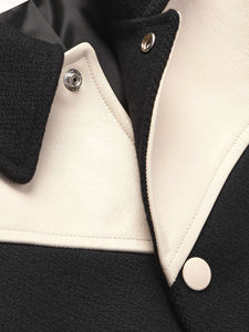 Chaqueta Varsity Personalizada de Poliéster/Algodón con Parche Bordado, Chaqueta Bomber de un Solo Botón para Hombre, Diseño Letterman de Lujo, Invierno - Product Image 3