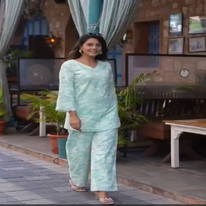 Sari élégant en georgette bleu ciel de style Bollywood pour les fêtes et les mariages, avec un chemisier élégant et fantaisie, très vendu pour les femmes - Product Image 1