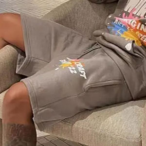 Sudadera con capucha de algodón informal para hombre y conjunto corto de dos piezas diseño gráfico serigrafiado único de la más alta calidad para invierno - Product Image 6