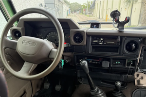 LISTO PARA CONDUCIR - USADO, VOLANTE A LA IZQUIERDA |   CONDUCCIÓN DERECHA |   TOYOTA LAND CRUISER FZJ70 de 1993 - Product Image 4