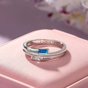 Bague signet personnalisée avec nom gravé et deux pierres de naissance - Acier inoxydable plaqué or - Product Image 4