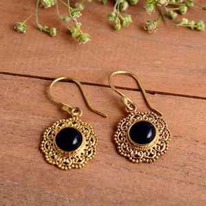 Pendientes Colgantes de Obsidiana Negra Hechos a Mano con Filigrana de Latón Chapado en Oro, Estilo Boho Hippie, Regalo para Fiestas, Venta al por Mayor, Moda - Product Image 1
