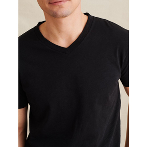 เสื้อยืดคอวีสำหรับผู้ชายและผู้หญิงเสื้อยืดสีดำมีโลโก้ออกแบบได้ตาม2023 - Product Image 4