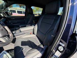 TO-YO-TA TU-ND-RA CUSTOM LIFTED CREW 4X4 AUTOMATIQUE V6 CYLINDRES ÉTAT IMPECCABLE 2025 - Product Image 5