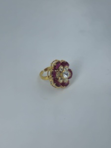 Anillo de Cóctel Ajustable con Flor Chapado en Oro al por Mayor |   Proveedor de Joyería de Moda India |   MOQ bajo |   Anillo artesanal de diseño distintivo - Product Image 2