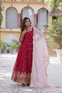 Traje de fantasía de diseñador Última colección El mejor vestido floreciente de imitación Dupatta con bordado Zari Lentejuelas Trabajo Compras en línea India - Product Image 4