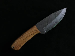 Cuchillo de bolsillo con hoja de acero de Damasco hecho a mano, mango de madera de olivo para acampar, desollador, caza, uso al aire libre. - Product Image 4