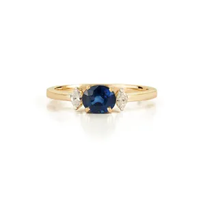 Anillo de Oro Amarillo de 14K con Rodio y Racimo de Diamantes y Zafiro Azul - Product Image 1
