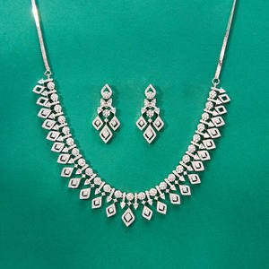 สร้อยคอแฟชั่นอินเดียคลาสสิกพร้อมเซอร์โคเนียทรงลูกบาศก์และชุบโรเดียม2โทนสำหรับ Mehndi ส่งออกโดยอัญมณีชั้นนำ - Product Image 3