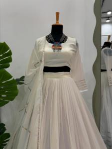 Lehenga choli ชุดงานแต่งงานออกแบบด้วยการพิมพ์ดิจิตอลที่มีขอบลูกไม้ - Product Image 5