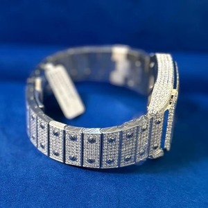 Montre en moissanite à chiffres romains de 41 mm pour hommes et femmes, fournie directement par l'usine, disponible à un prix abordable en provenance d'Inde - Product Image 2