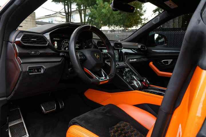 Used 2022 La_mb_or-gh-ini Ur_us AWD