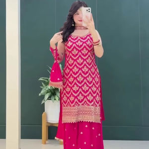 Ensemble Sharara 3 pièces brodé de luxe, prêt à porter pour les fêtes - Product Image 1